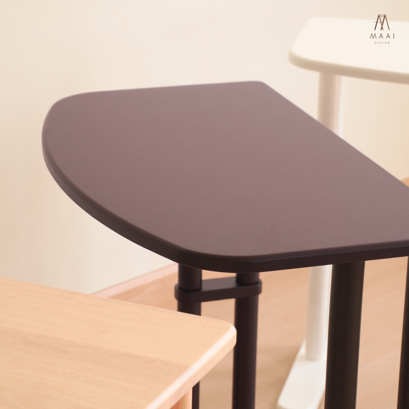 โต๊ะทำงานไม้ยางพารา ปรับ2ระดับ MAAI DESIGN รุ่น TACHI SIDE TABLE สีเชอร์รี่ชิลี