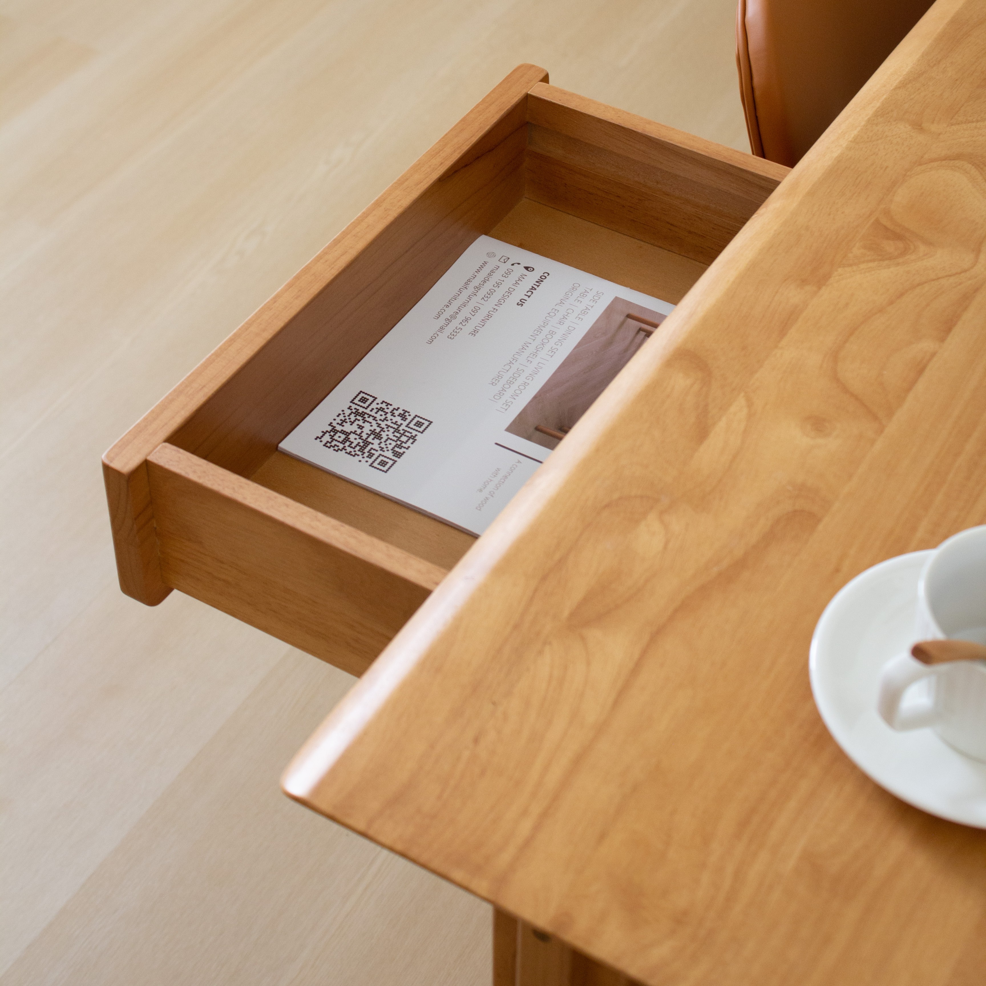 โต๊ะทำงานไม้ยางพารา MAAI DESIGN รุ่น BENKYO TABLE สีโอ๊ค