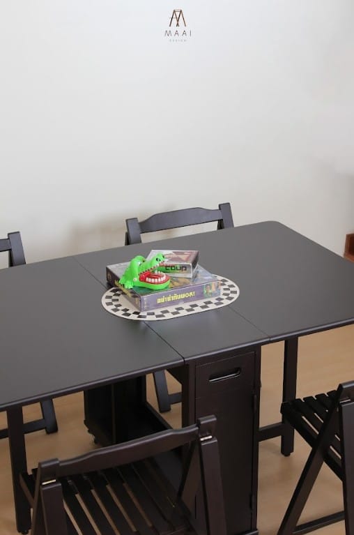 โต๊ะทานข้าวไม้ยางพาราแท้พับเก็บได้ MAAI DESIGN  รุ่น BUTTERFLY ONLY TABLE สีช็อกโกแลต