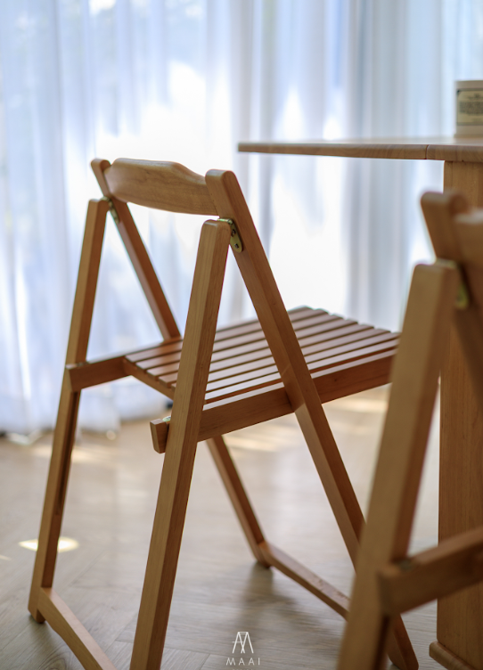 เก้าอี้ไม้ยางพาราแท้ พับเก็บได้ MAAI DESIGN A CHAIR สีโอ๊ค