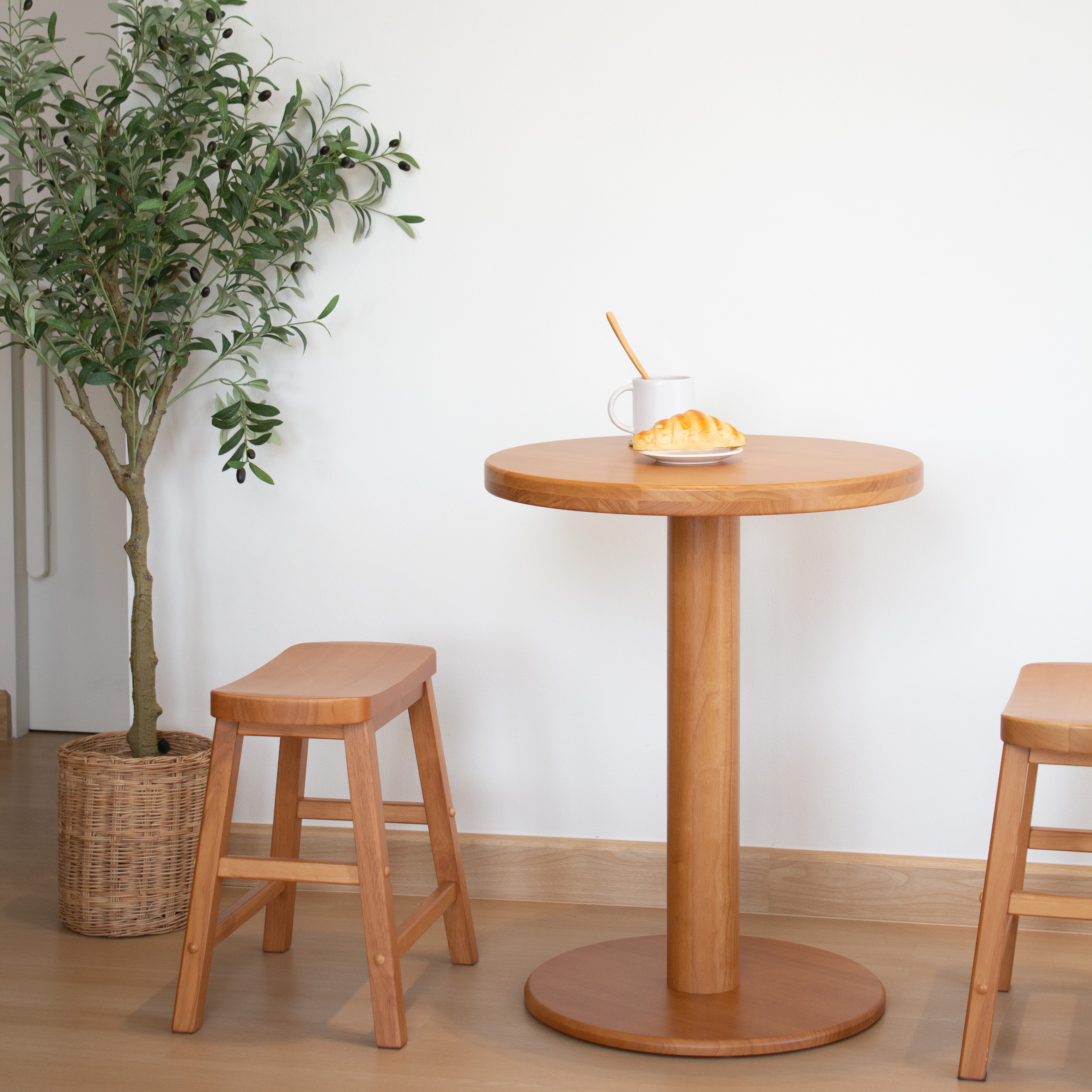 โต๊ะทานข้าวไม้ยางพาราแท้ MAAI DESIGN  รุ่น NAMI TABLE M 60 CM สีโอ๊ค