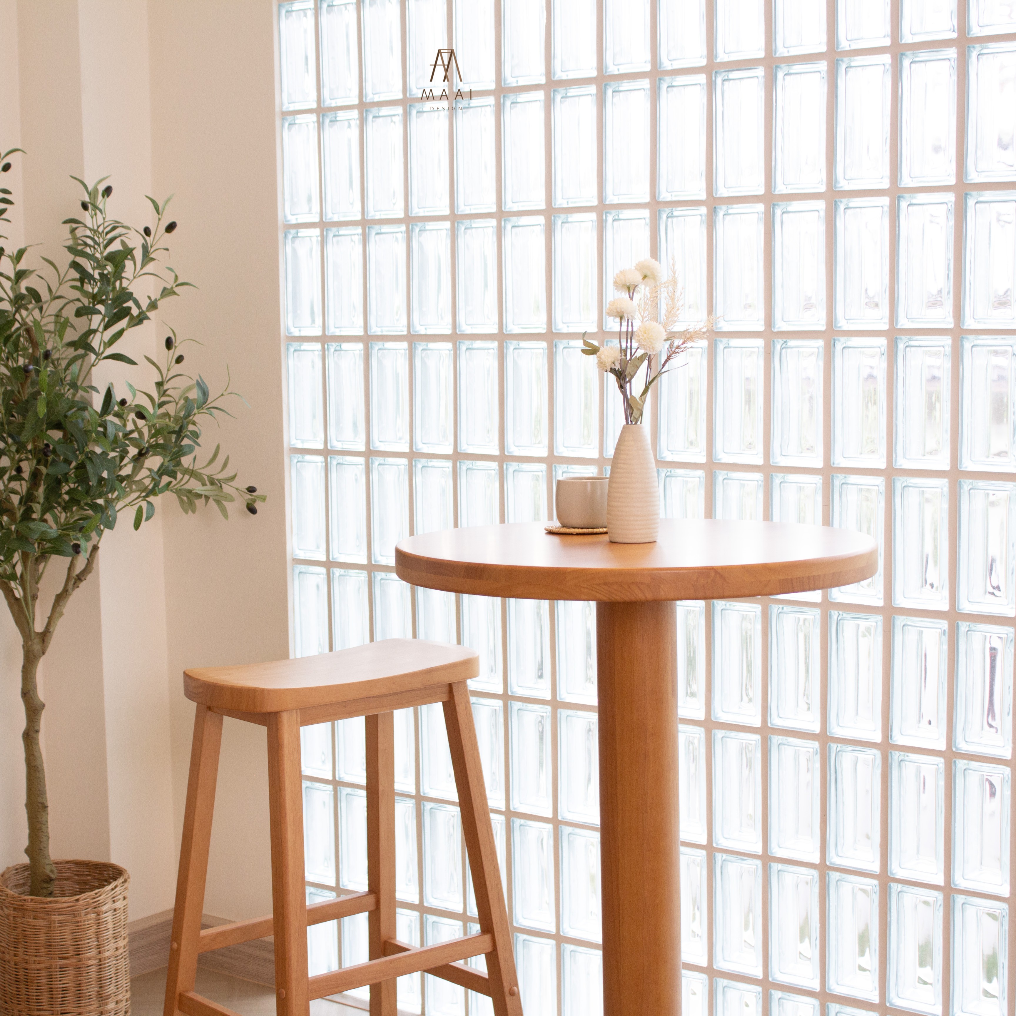 โต๊ะทานข้าวไม้ยางพาราแท้ MAAI DESIGN  รุ่น NAMI TABLE L 60 CM สีโอ๊ค