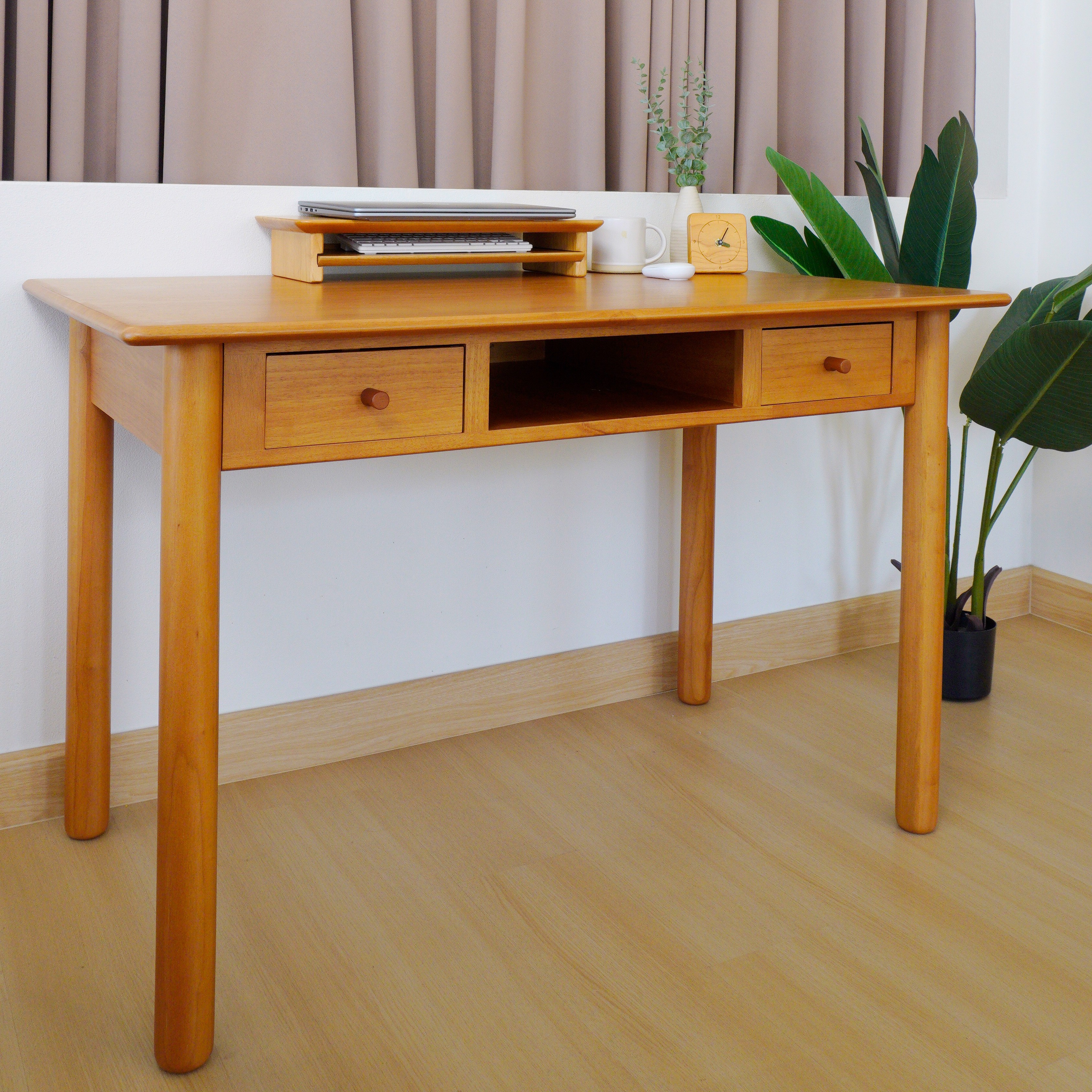 โต๊ะทำงานไม้ยางพารา MAAI DESIGN รุ่น HIROSHI TABLE สีโอ๊ค