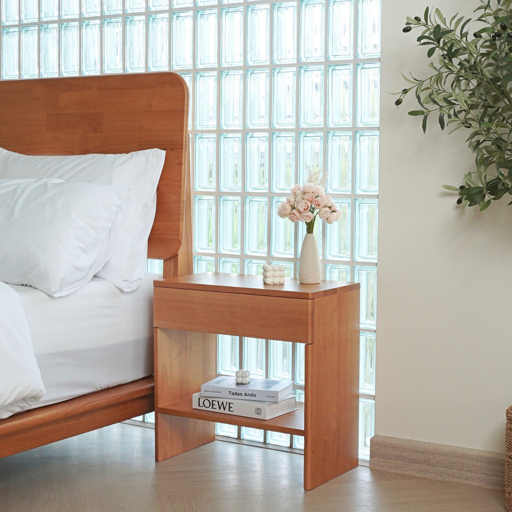 ตู้ลิ้นชักข้างเตียงไม้ยางพารา MAAI DESIGN รุ่น REINA SIDE TABLE สีโอ๊ค