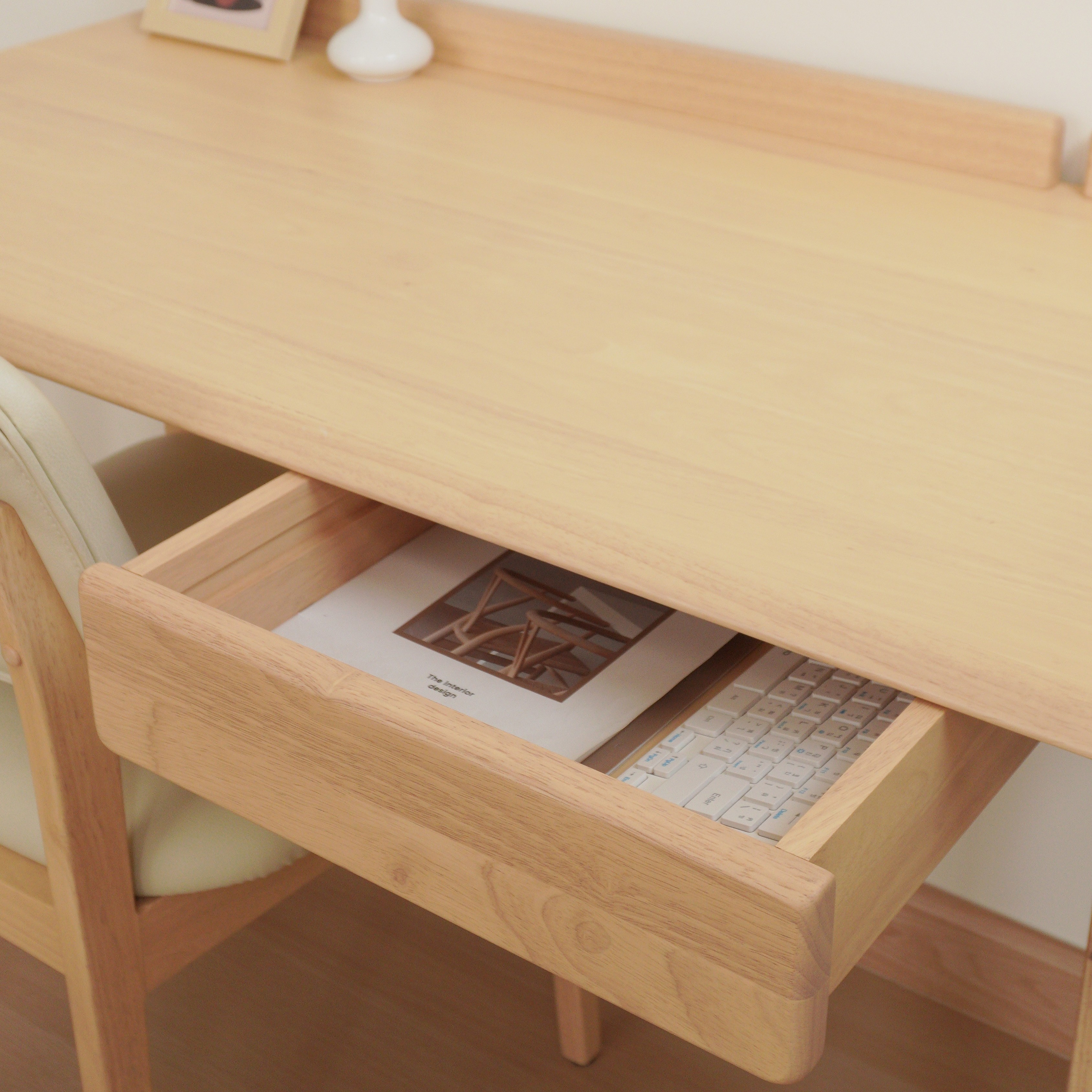 โต๊ะทำงานไม้ยางพารา MAAI DESIGN รุ่น BENKYO TABLE สีบีช