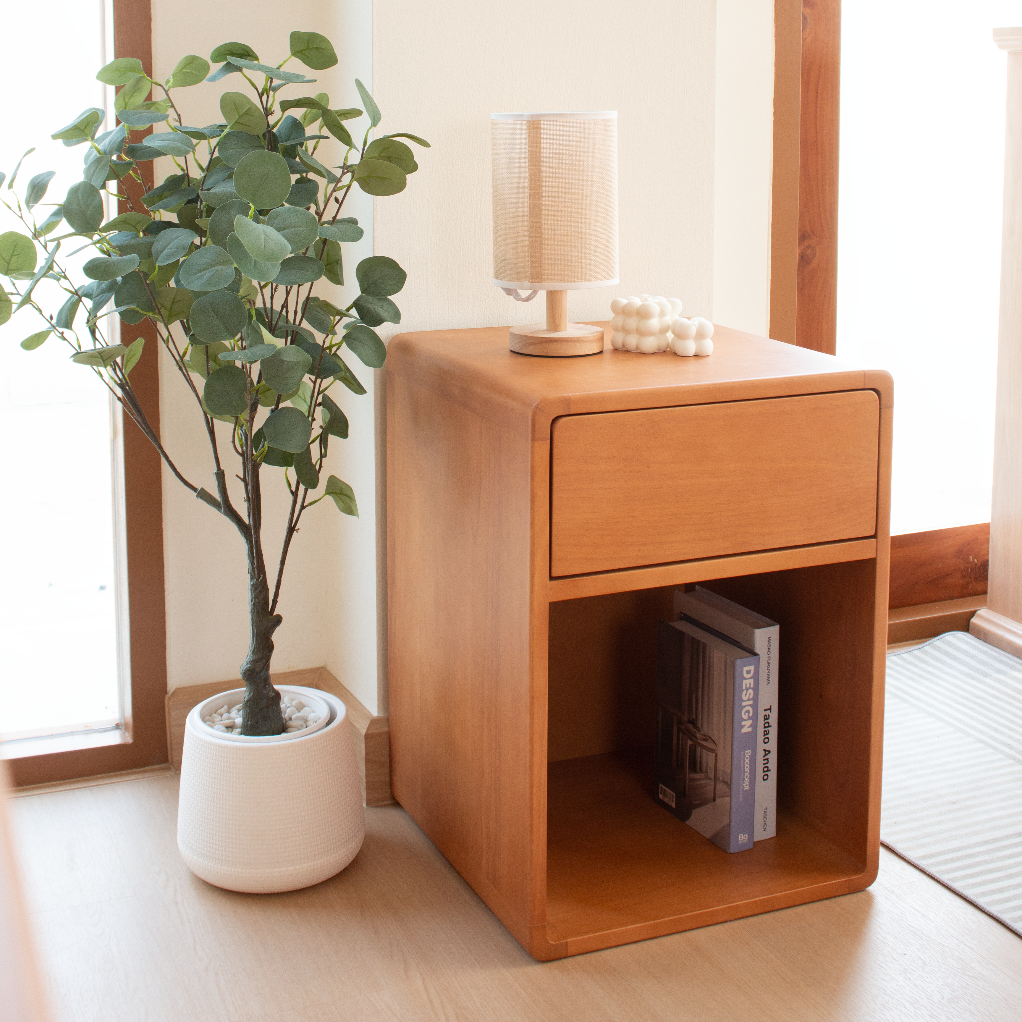 ตู้ลิ้นชักข้างเตียงไม้ยางพารา MAAI DESIGN รุ่น UNERU SIDE TABLE สีโอ๊ค