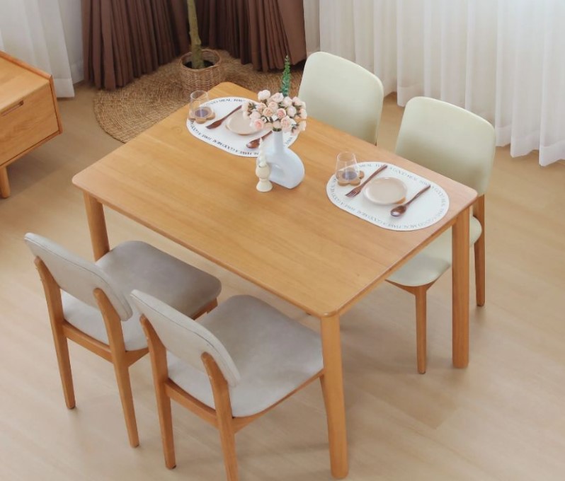 โต๊ะทานข้าวไม้ยางพาราแท้ 4 ที่นั่ง MAAI DESIGN  รุ่น KAZOKU TABLE สีโอ๊ค
