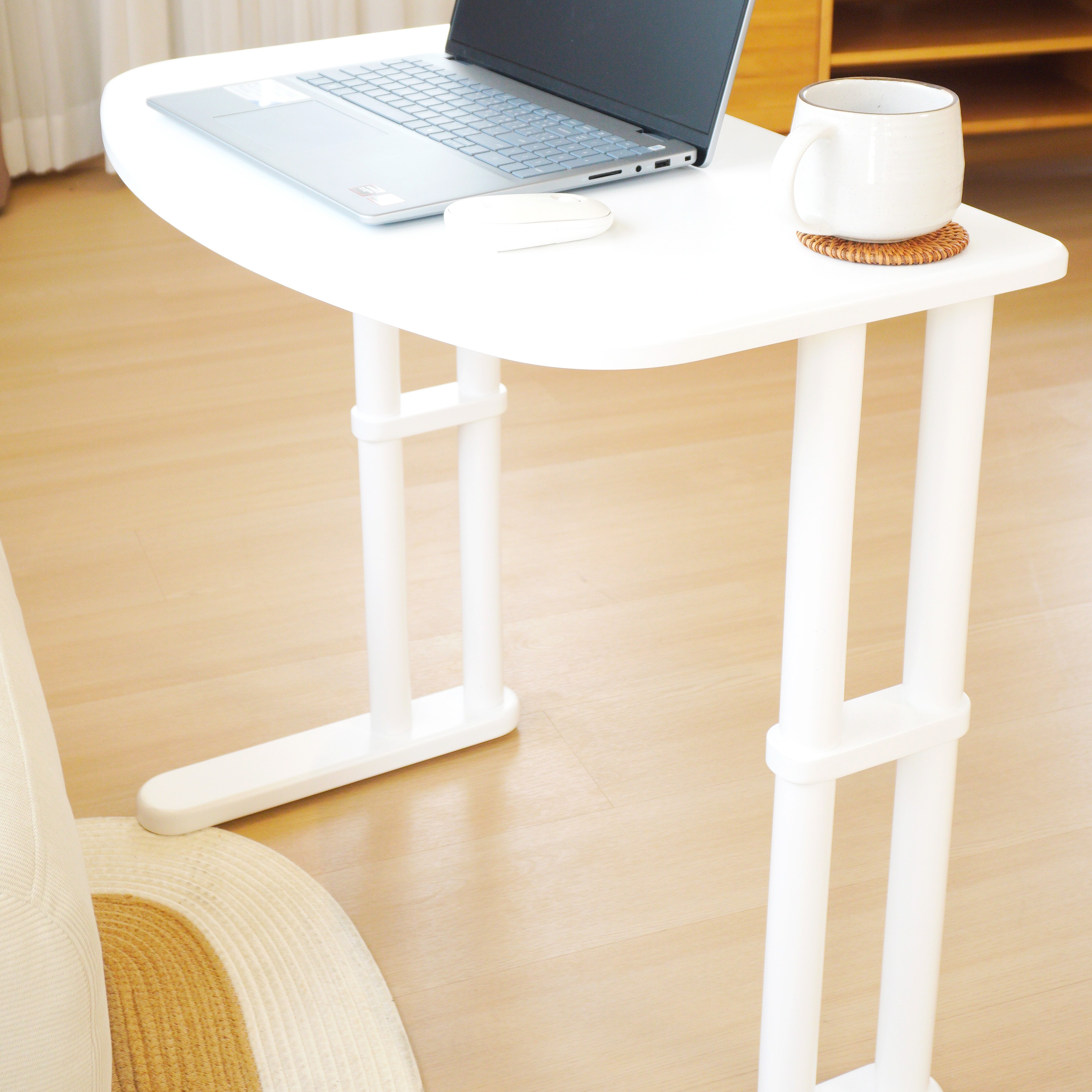โต๊ะทำงานไม้ยางพารา MAAI DESIGN รุ่น TACHI SIDE TABLE สีขาว
