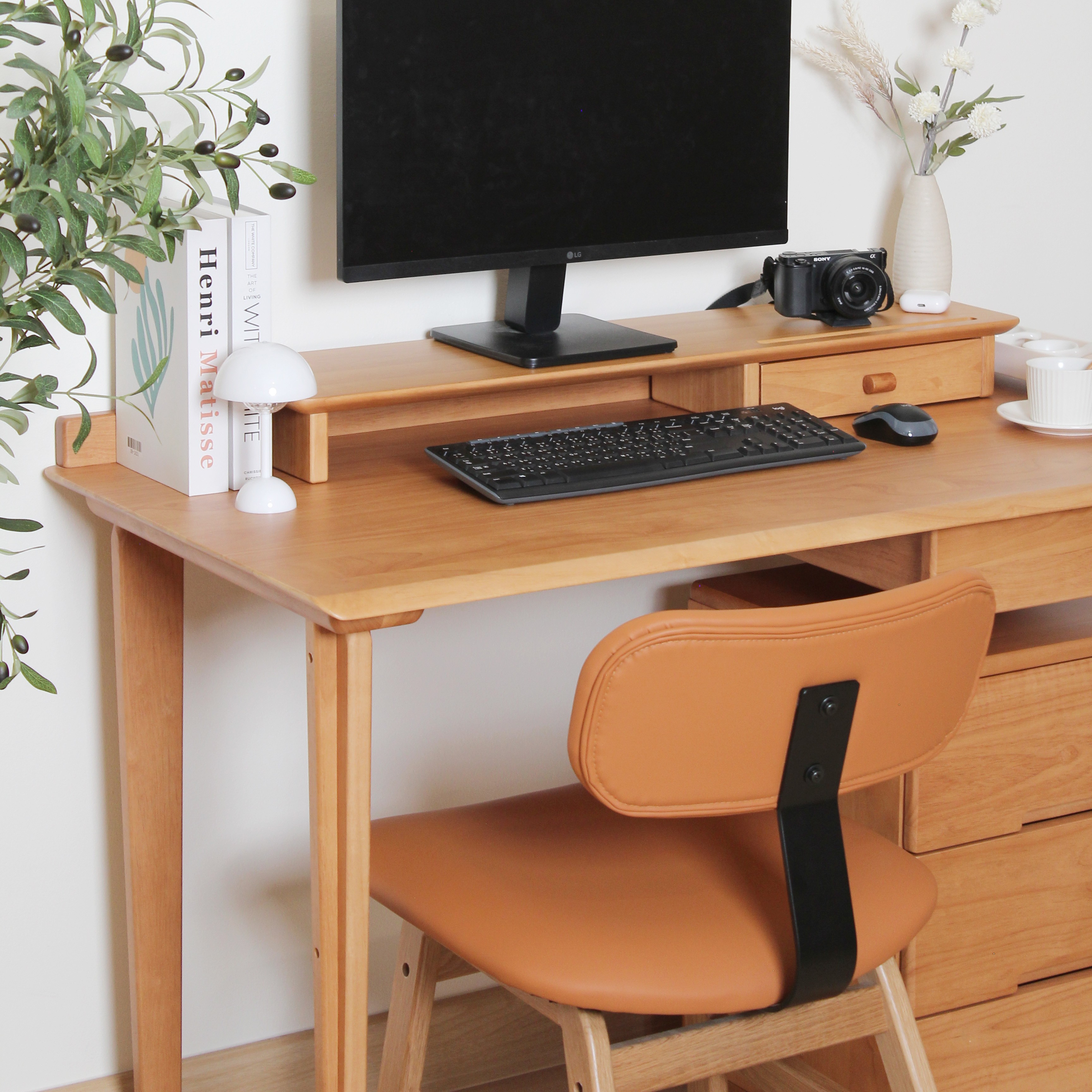 โต๊ะทำงานไม้ยางพารา MAAI DESIGN รุ่น BENKYO TABLE สีโอ๊ค