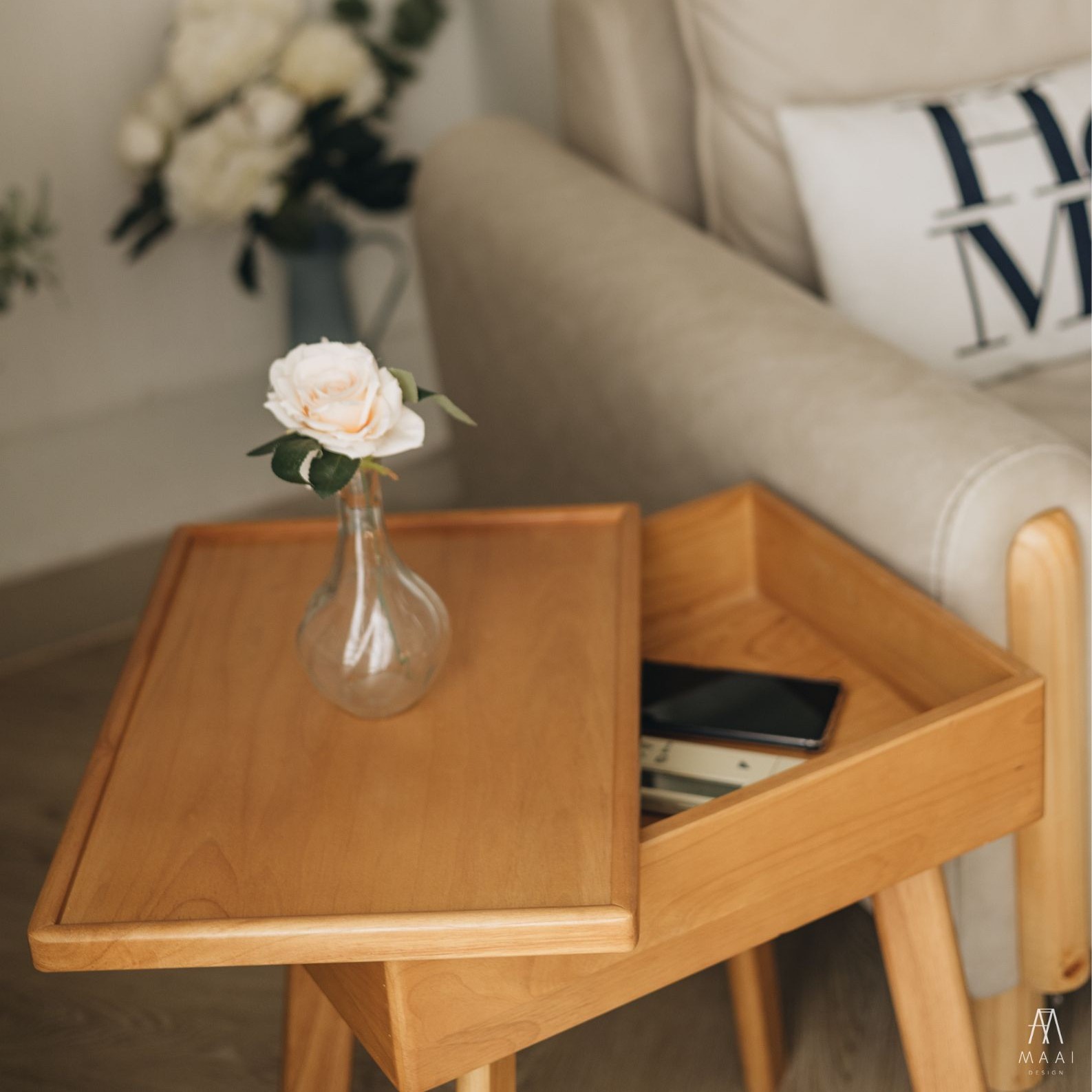 ตู้ข้างเตียงไม้ยางพารา MAAI DESIGN รุ่น FLIP SIDE TABLE สีโอ๊ค
