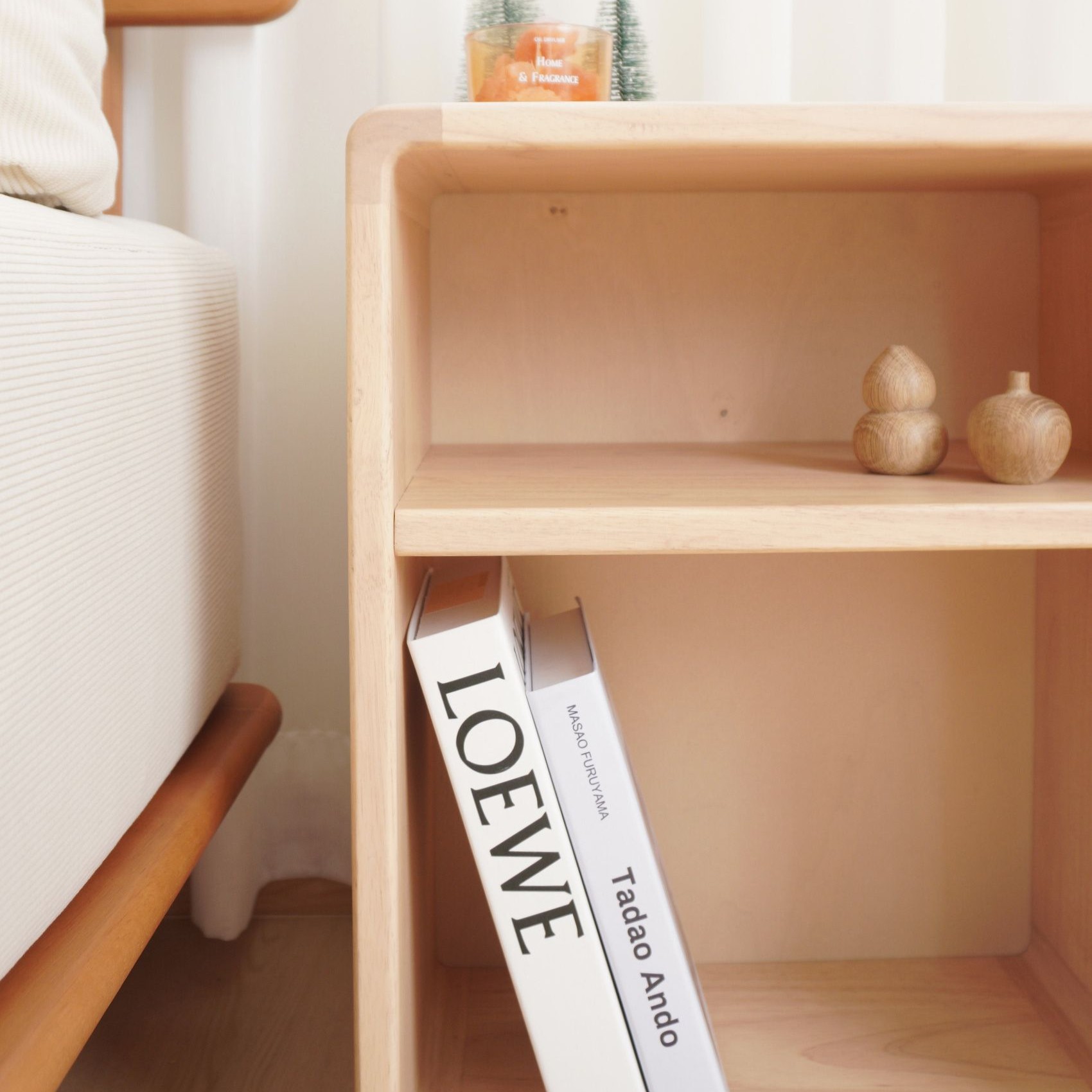 ตู้ข้างเตียงไม้ยางพารา MAAI DESIGN รุ่น AKERU SIDE TABLE สีบีช