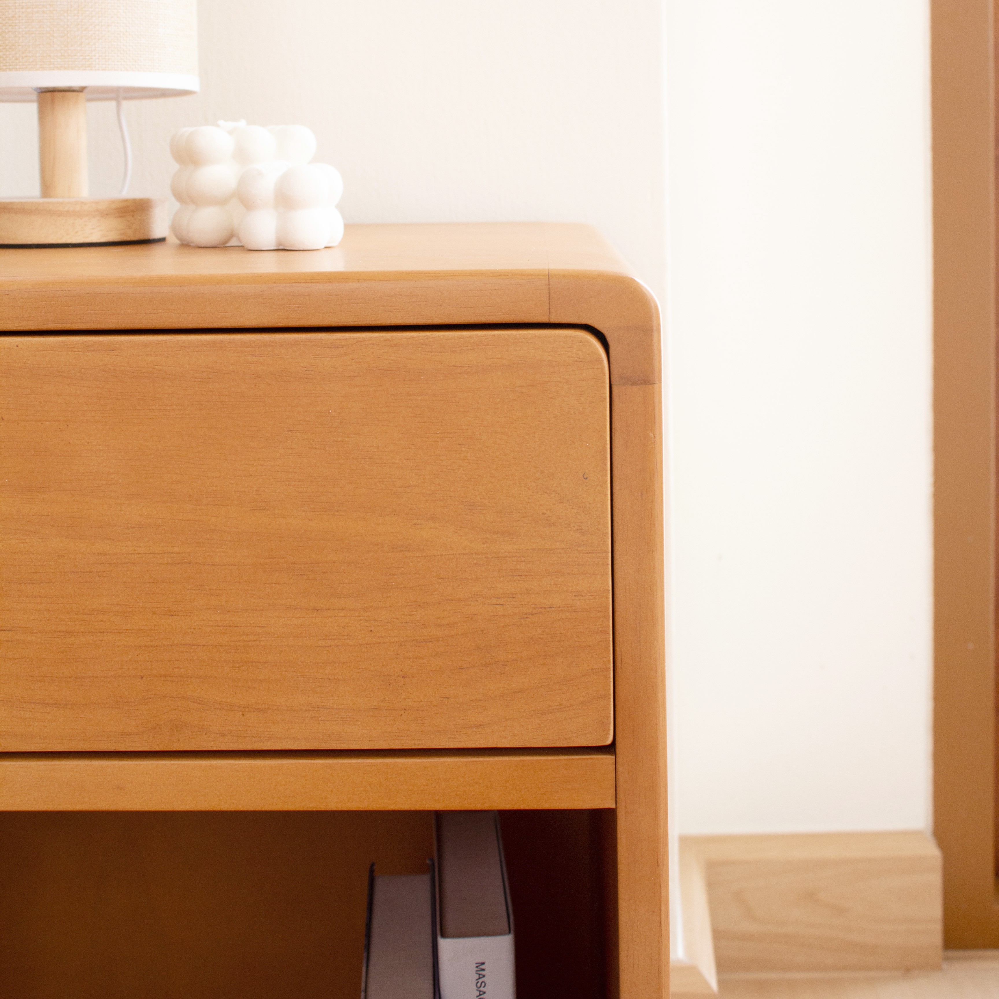ตู้ลิ้นชักข้างเตียงไม้ยางพารา MAAI DESIGN รุ่น UNERU SIDE TABLE สีโอ๊ค