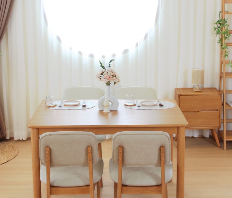 โต๊ะทานข้าวไม้ยางพาราแท้ 4 ที่นั่ง MAAI DESIGN  รุ่น KAZOKU TABLE สีโอ๊ค