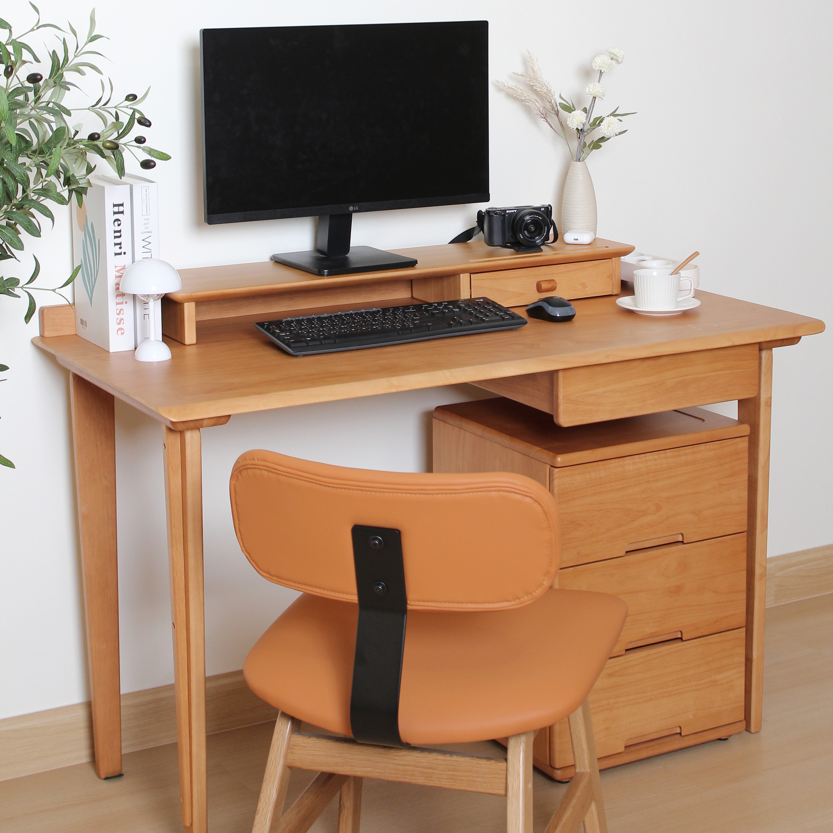โต๊ะทำงานไม้ยางพารา MAAI DESIGN รุ่น BENKYO TABLE สีโอ๊ค