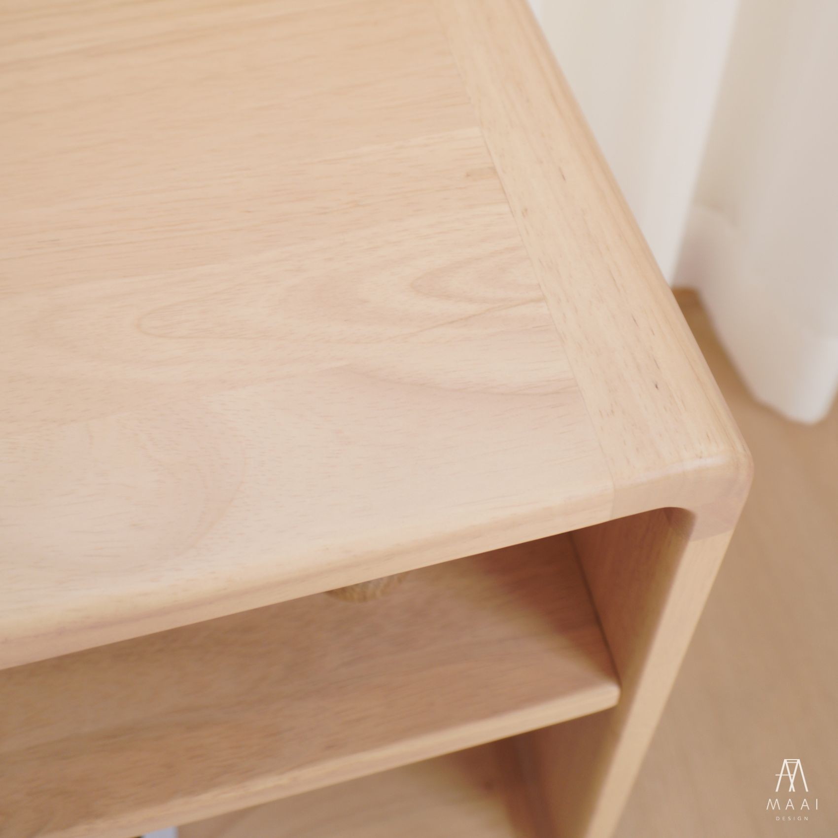 ตู้ข้างเตียงไม้ยางพารา MAAI DESIGN รุ่น AKERU SIDE TABLE สีบีช