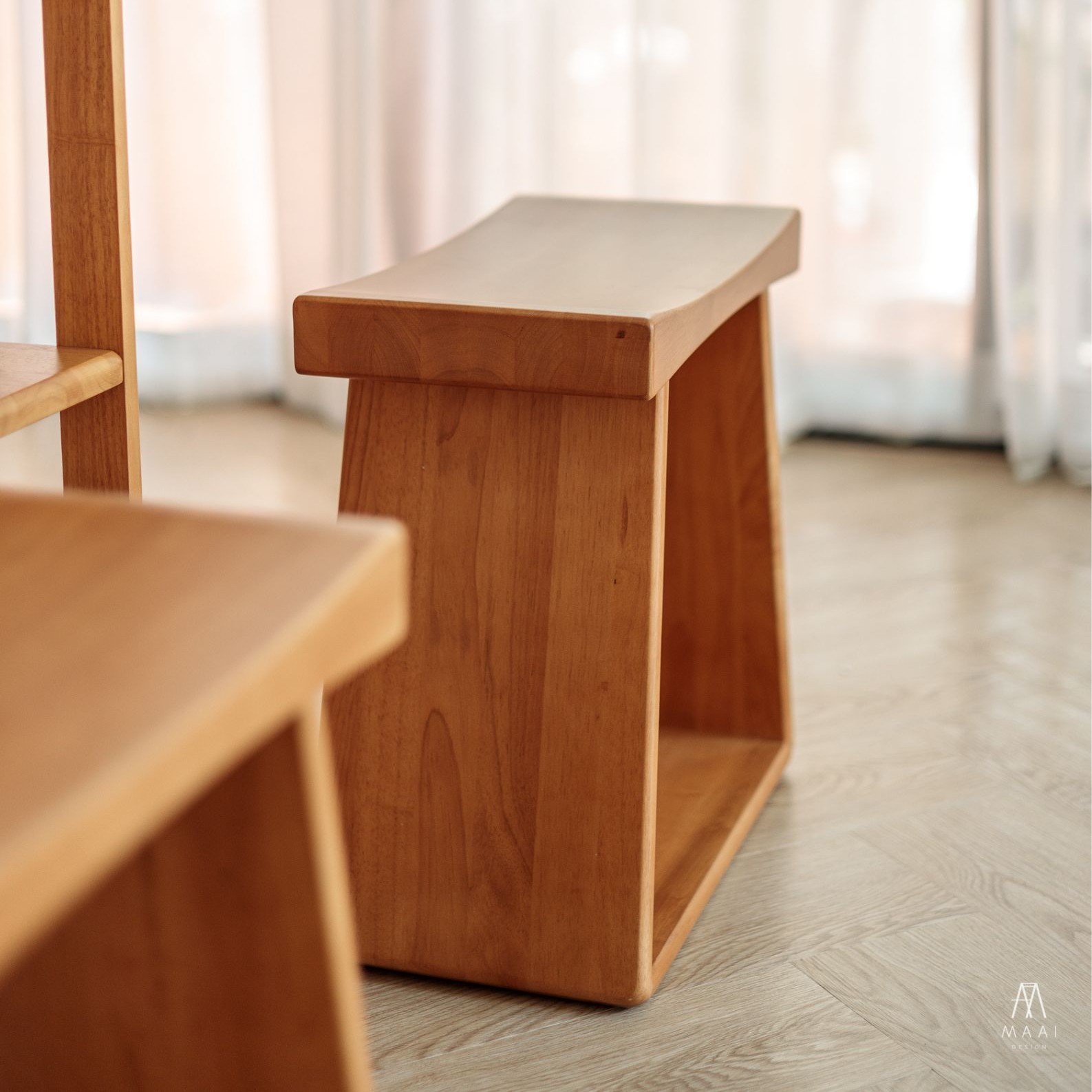 เก้าอี้บาร์ไม้ยางพารา MAAI DESIGN รุ่น BULL STOOL สีโอ๊ค