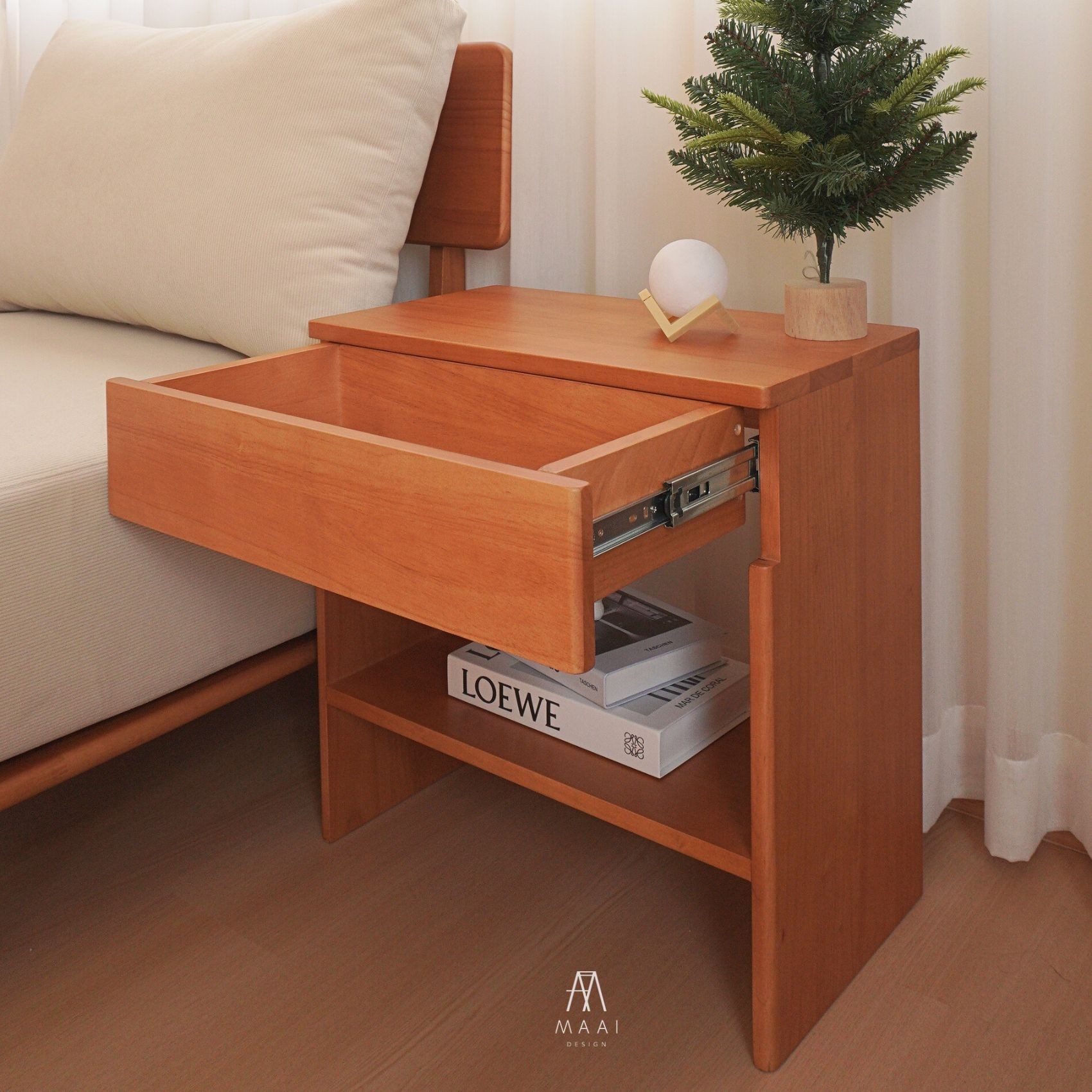 ตู้ลิ้นชักข้างเตียงไม้ยางพารา MAAI DESIGN รุ่น REINA SIDE TABLE สีโอ๊ค