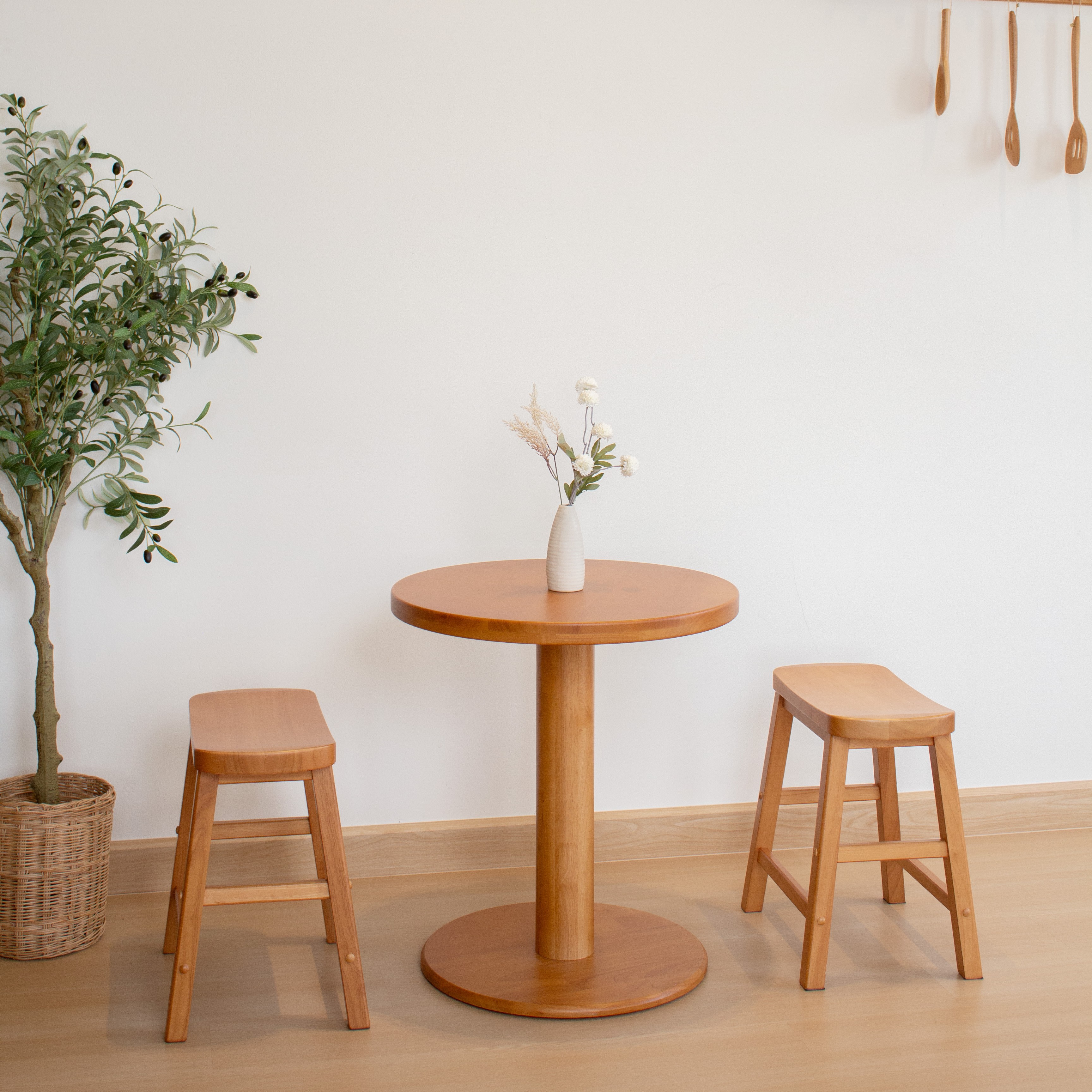 โต๊ะทานข้าวไม้ยางพาราแท้ MAAI DESIGN  รุ่น NAMI TABLE S สีโอ๊ค_1
