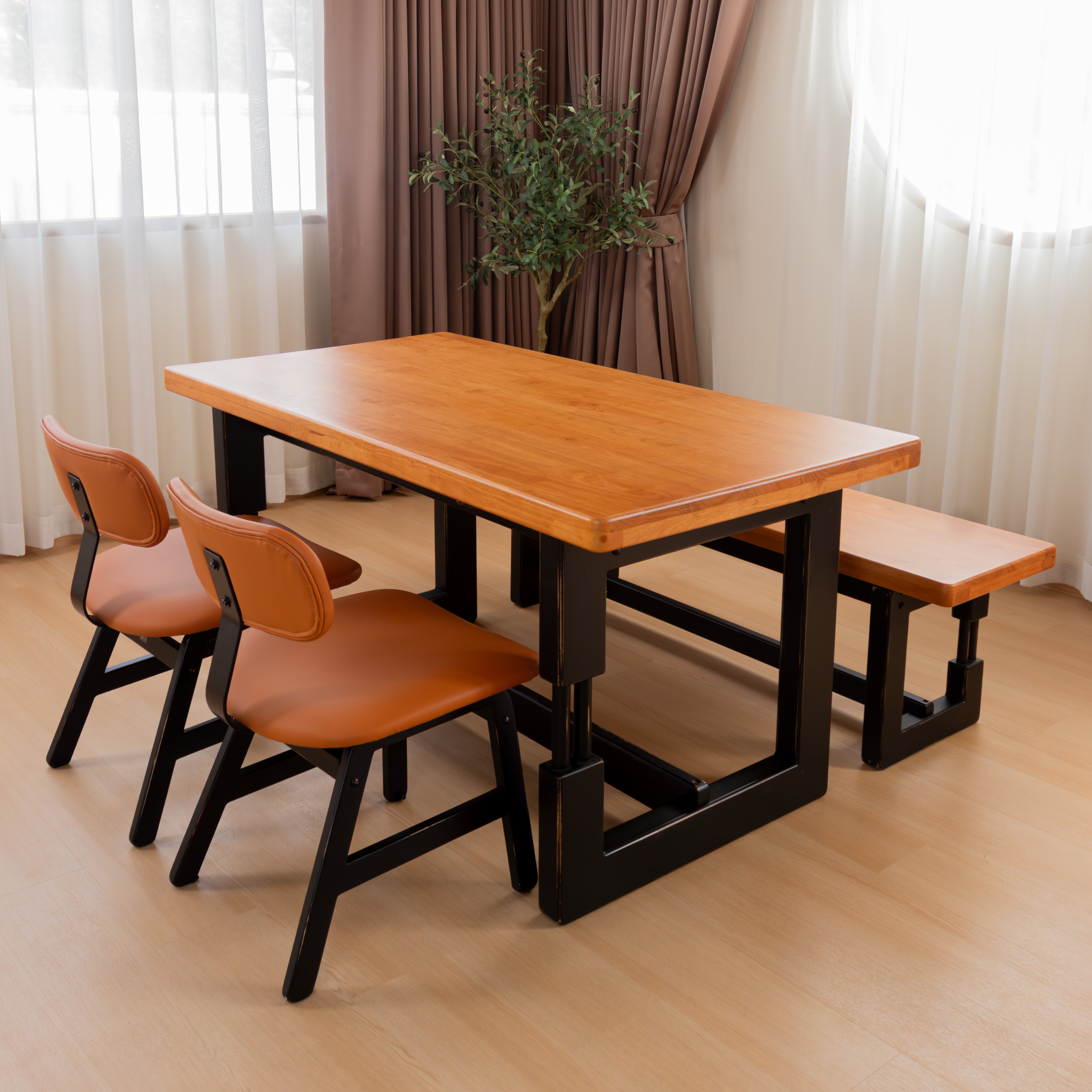 โต๊ะทานข้าวไม้ยางพาราแท้ 4 ที่นั่ง MAAI DESIGN  รุ่น MAYA TABLE ขาดำ สีโอ๊ค_2