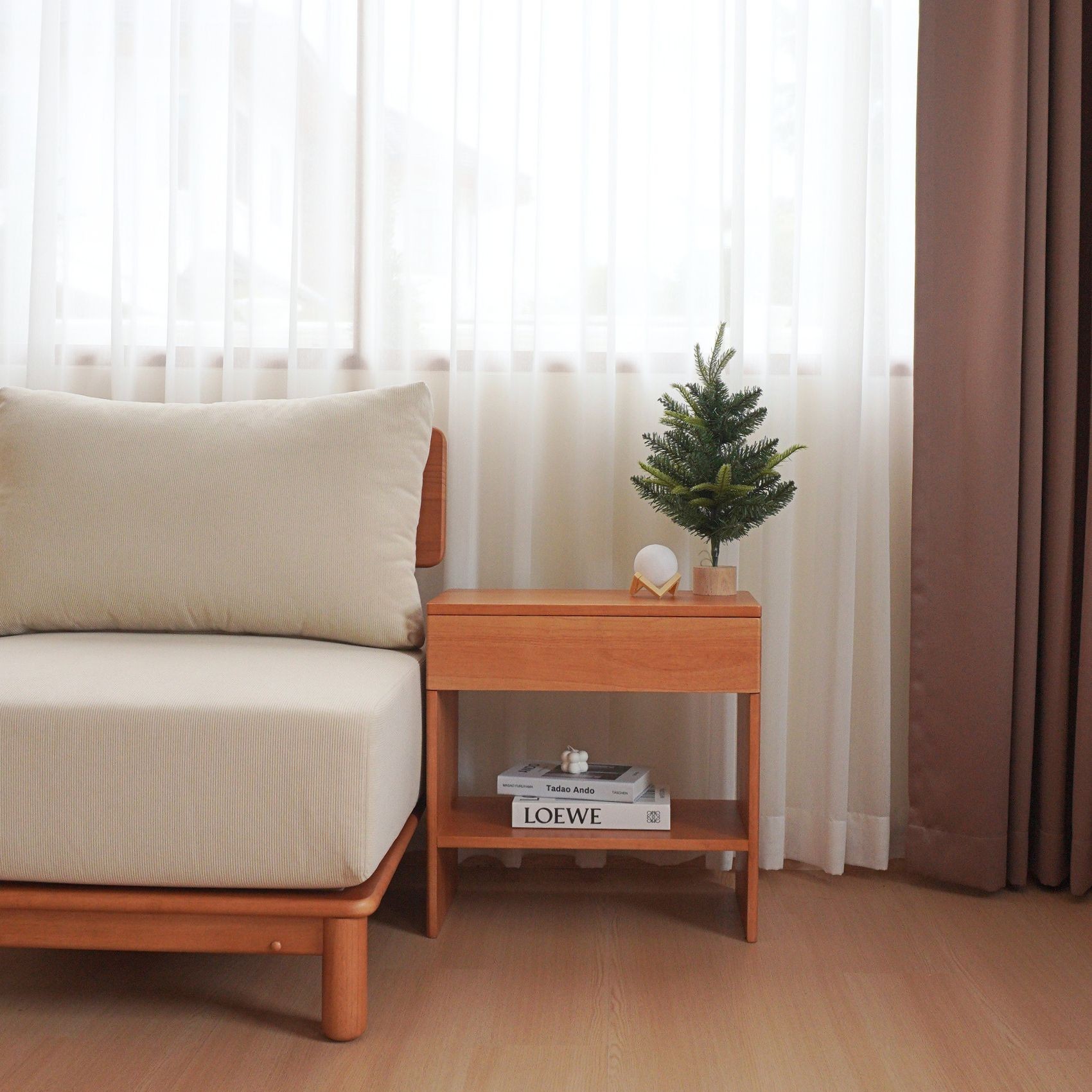 ตู้ลิ้นชักข้างเตียงไม้ยางพารา MAAI DESIGN รุ่น REINA SIDE TABLE สีโอ๊ค_3