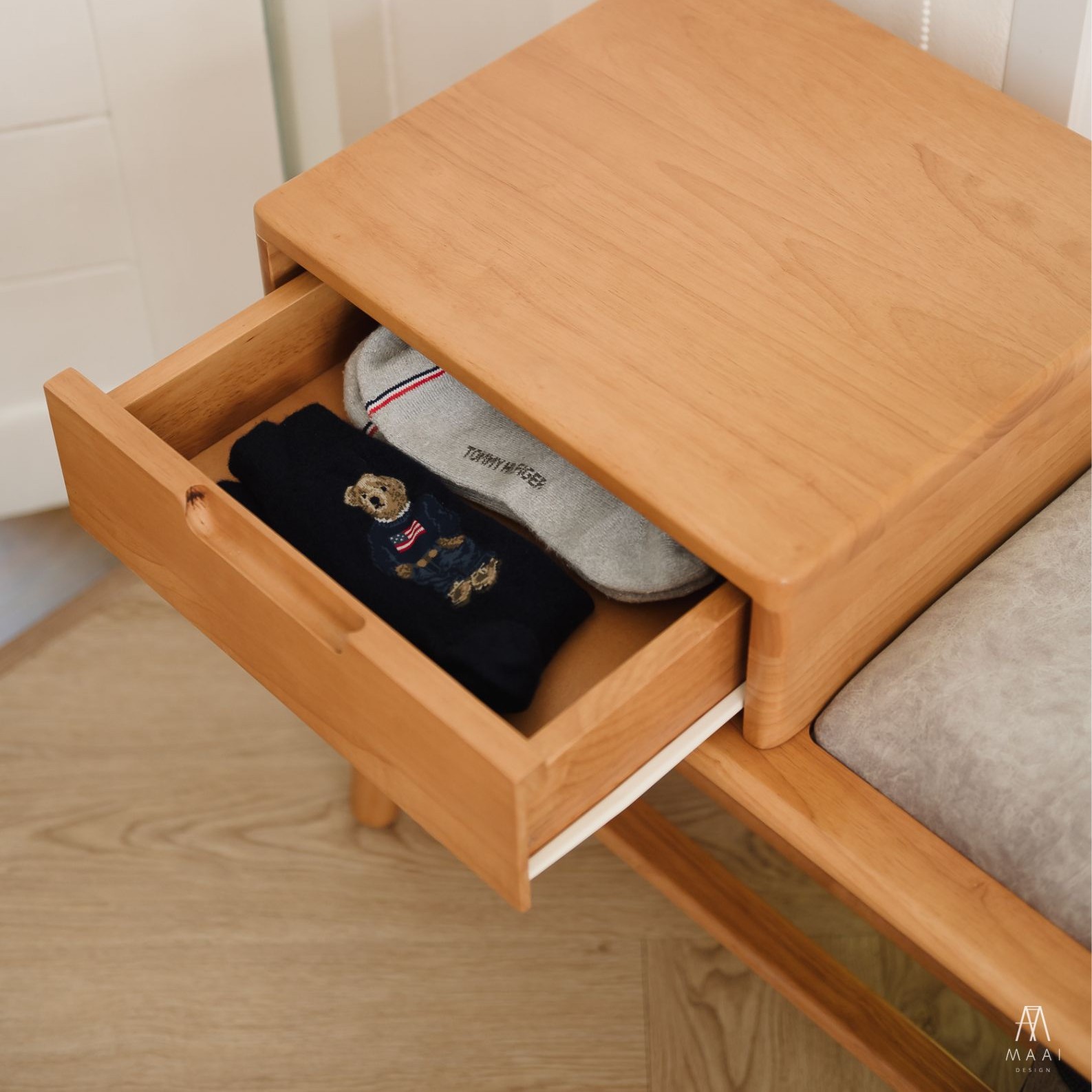 ม้านั่งใส่รองเท้าไม้ยางพารา MAAI DESIGN รุ่น KUTSU BENCH สีโอ๊ค_5