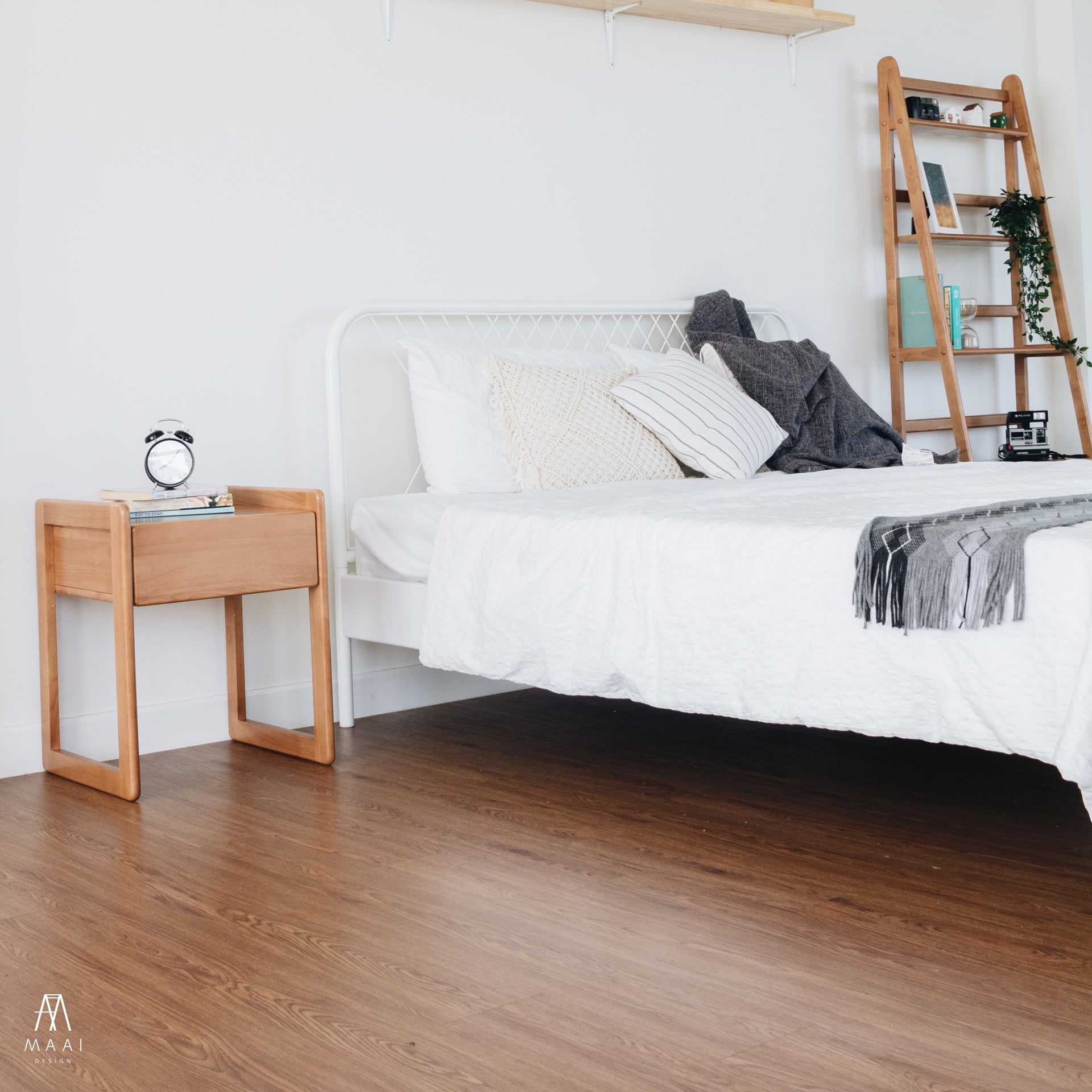 ตู้ลิ้นชักข้างเตียงไม้ยางพารา MAAI DESIGN รุ่น UCHU SIDE TABLE สีโอ๊ค_8