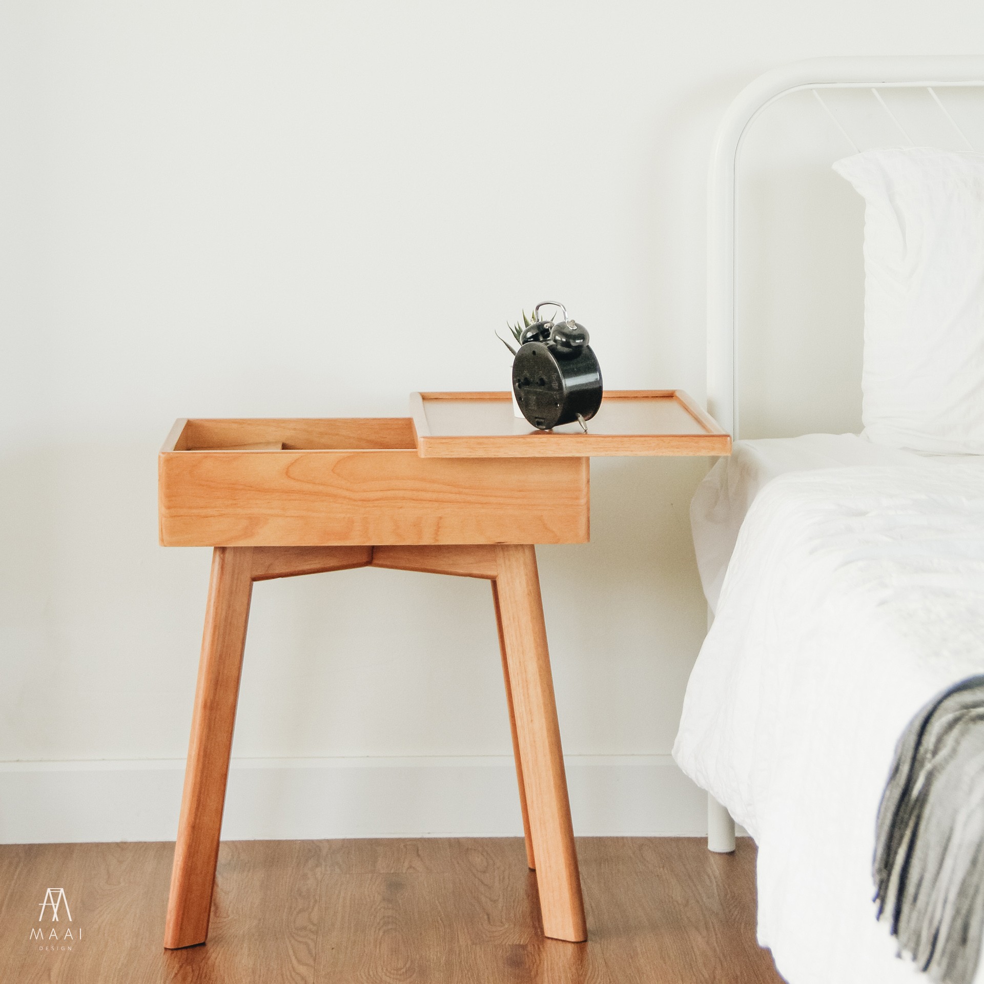 ตู้ข้างเตียงไม้ยางพารา MAAI DESIGN รุ่น FLIP SIDE TABLE สีโอ๊ค_9