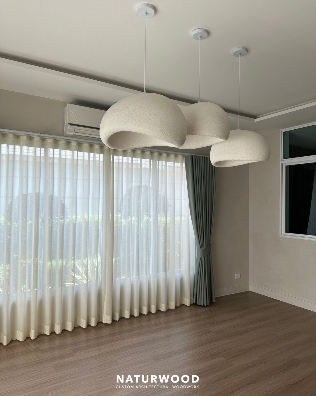 พื้น SPC คลิกล็อค พร้อมโฟม IXPE NATURWOOD หนา 5 มม. สี NATURAL OAK 02 (กล่อง 10 แผ่น ปูได้ 2.23 ตร.ม.)